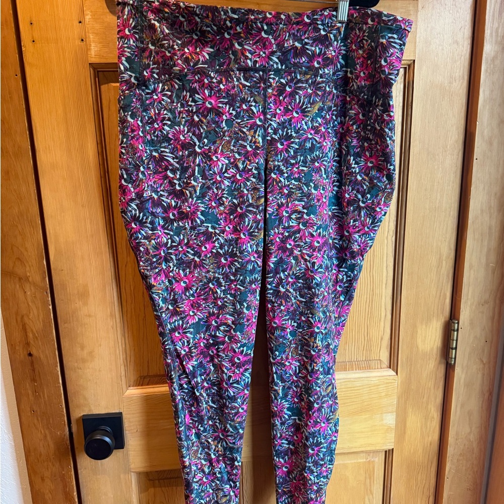 LIKE NEW Lululemon Swift Speed High-Rise Floral Tight 28”